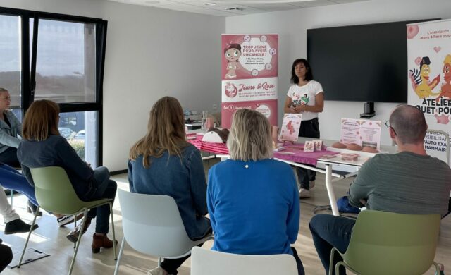 Collaborateurs à l'occasion d'un événement pour Octobre Rose